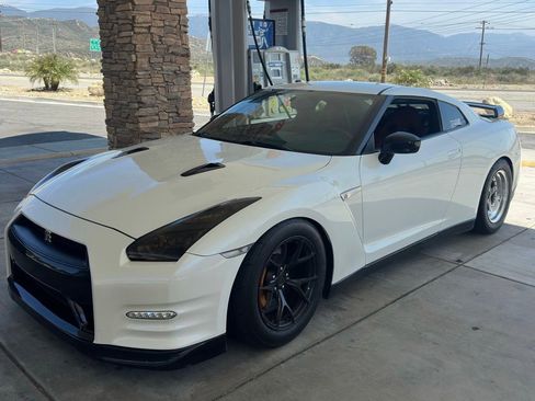 Used 2015 Nissan GT-R Premium AWD/4WD image 7