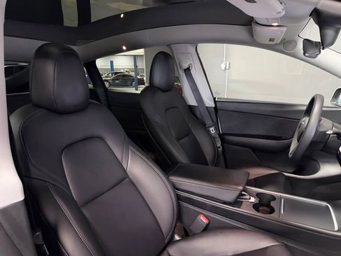 Used 2021 Tesla Model Y Long Range image 19