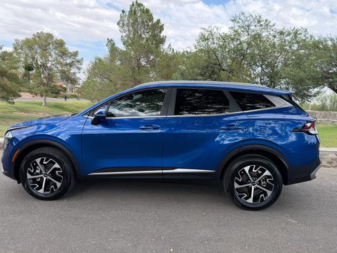 Used 2023 Kia Sportage EX AWD/4WD image 2