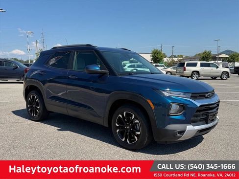 Used 2021 Chevrolet TrailBlazer LT w/ Convenience Package FWD image 1