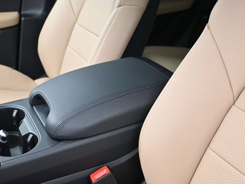 Certified 2026 Porsche Cayenne AWD/4WD image 20