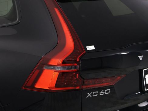 Certified 2026 Volvo XC60 B5 Ultra w/ Climate Package PRO AWD/4WD image 18