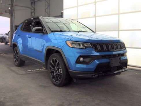 Used 2024 Jeep Compass Latitude w/ Altitude Special Edition AWD/4WD image 1