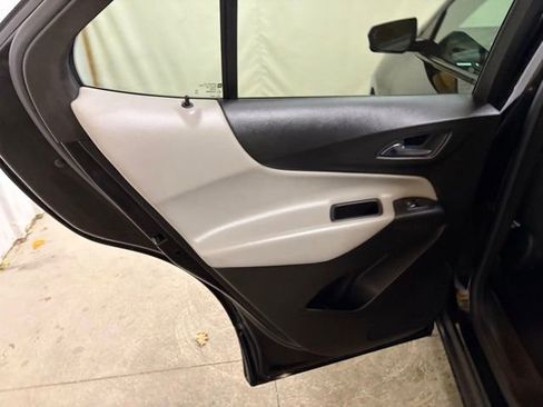 Used 2022 Chevrolet Equinox LS w/ LS Convenience Package FWD image 17
