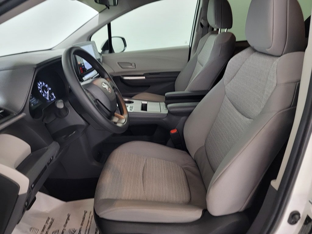 Used 2024 Toyota Sienna LE FWD image 14