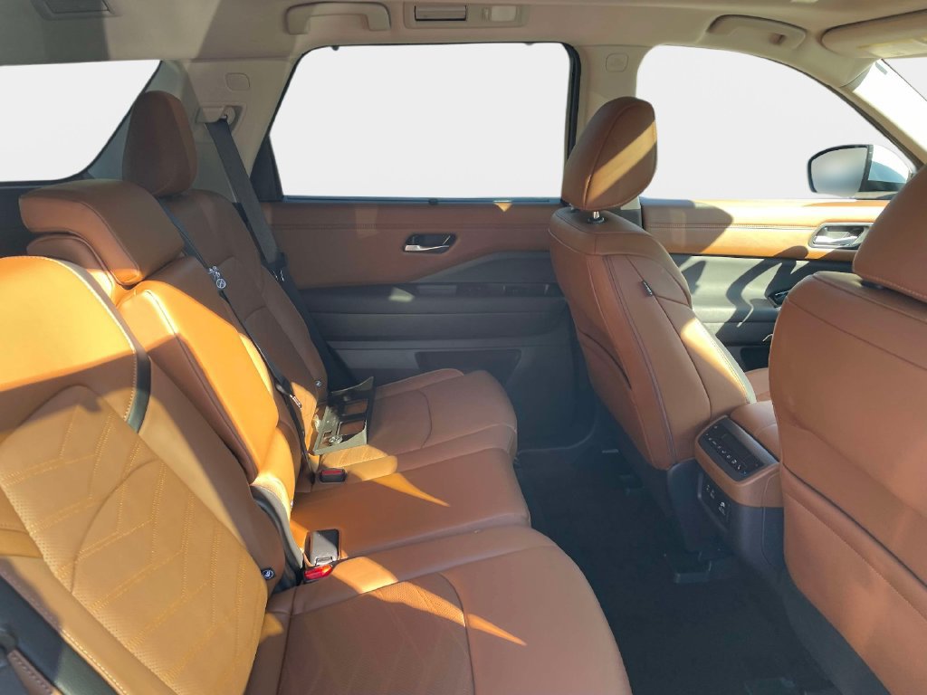 Used 2025 Nissan Pathfinder Platinum w/ Cargo Package FWD image 12