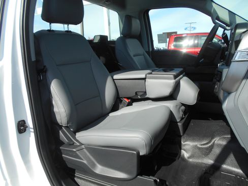 New 2026 Ford F250 XL w/ XL Chrome Package image 38