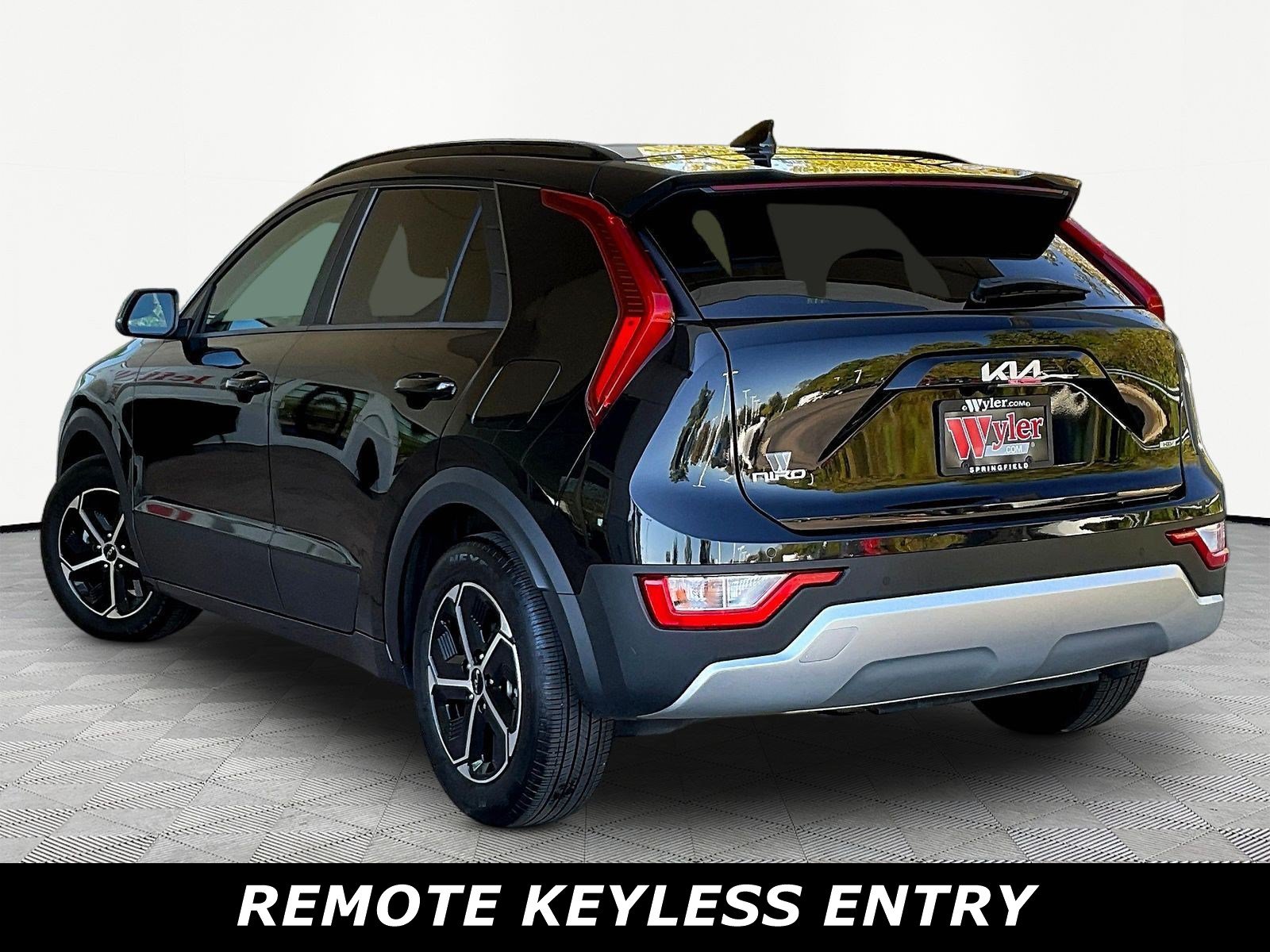 Used 2025 Kia Niro EX FWD image 4