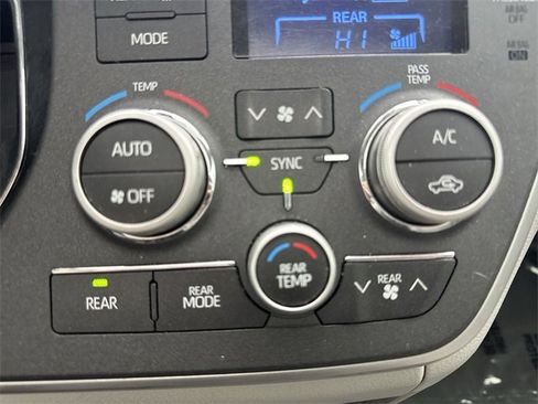 Used 2020 Toyota Sienna XLE image 11