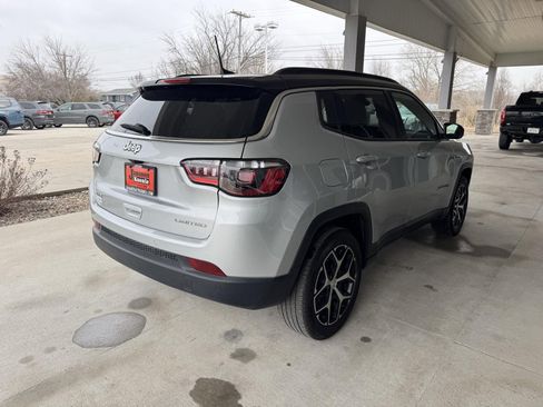 Used 2024 Jeep Compass Limited image 3