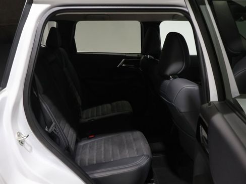 Used 2024 Mitsubishi Outlander SE image 20