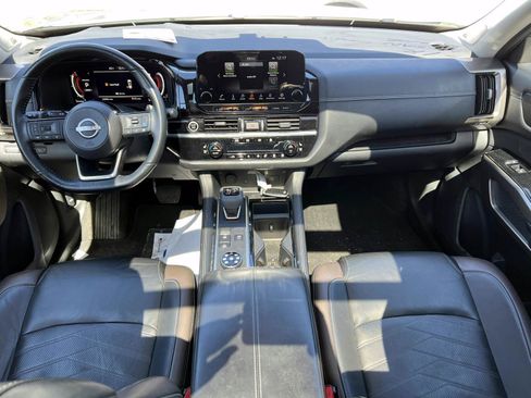 Used 2023 Nissan Pathfinder Platinum w/ Lighting Package (N93) AWD/4WD image 12