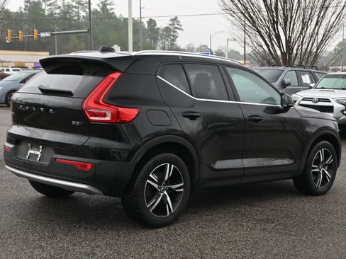 Used 2025 Volvo XC40 B5 Core image 15