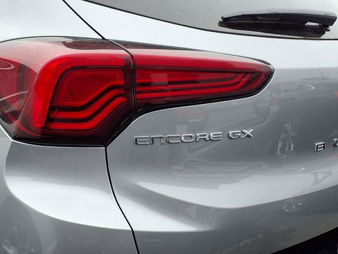 Used 2024 Buick Encore GX Sport Touring image 22