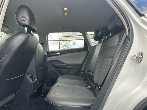 Used 2023 Volkswagen Taos SE image 14