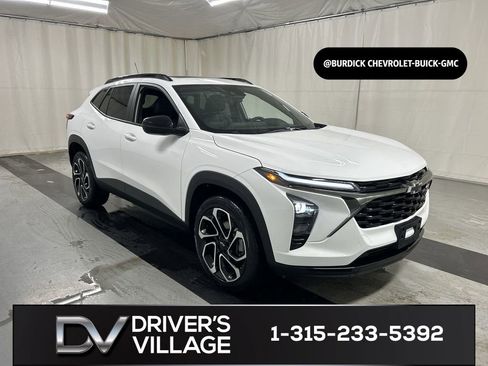 Used 2025 Chevrolet Trax RS w/ Sunroof Package FWD image 1