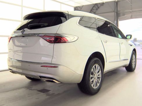Used 2023 Buick Enclave Essence FWD image 2