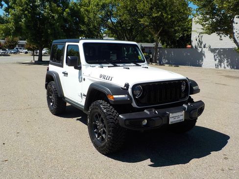 Used 2025 Jeep Wrangler Sport AWD/4WD image 17