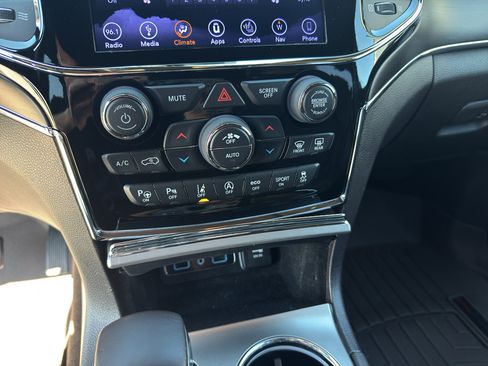 Used 2019 Jeep Grand Cherokee Overland image 26