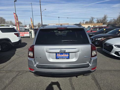 Used 2016 Jeep Compass Latitude image 9