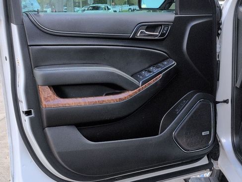 Used 2019 Chevrolet Suburban Premier w/ Premier Plus Edition image 7