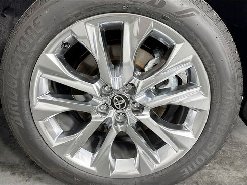 New 2025 Toyota Highlander Limited image 31