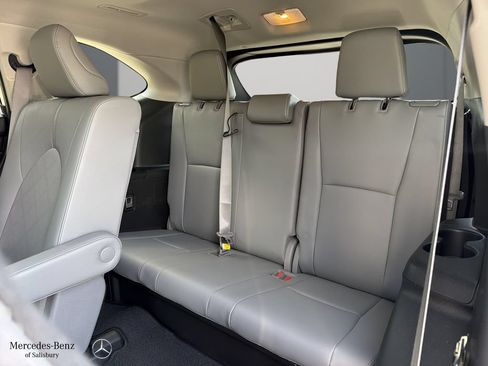 Used 2020 Toyota Highlander Platinum FWD image 18