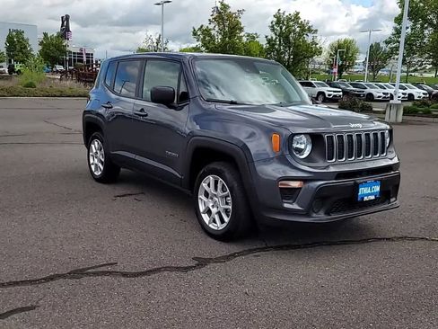 Used 2023 Jeep Renegade Latitude AWD/4WD image 2