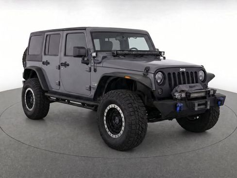 Used 2014 Jeep Wrangler Unlimited Sahara w/ Max Tow Package AWD/4WD image 2