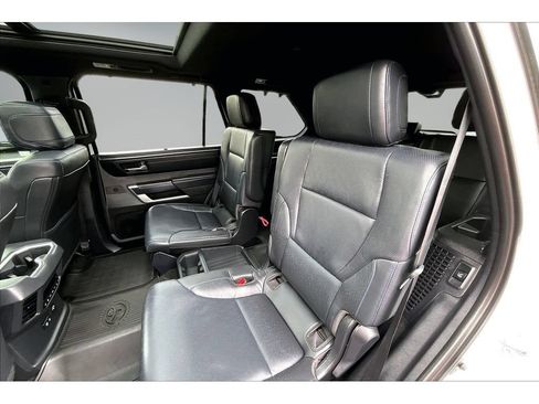 Used 2024 Toyota Sequoia Platinum AWD/4WD image 19