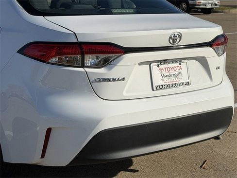 Used 2023 Toyota Corolla LE image 6