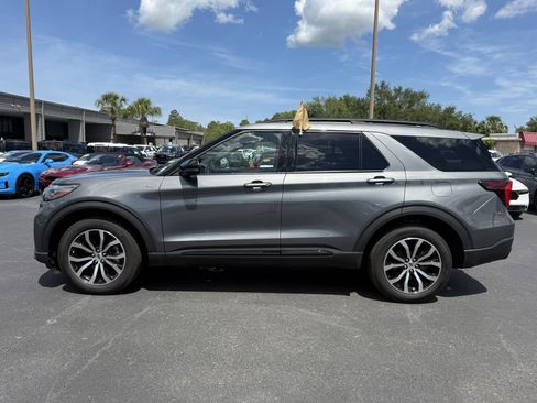Certified 2025 Ford Explorer ST-Line AWD/4WD image 8