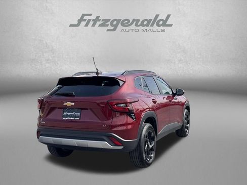 Used 2025 Chevrolet Trax LT image 7