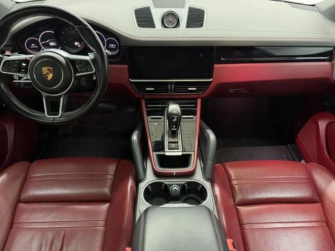 Used 2019 Porsche Cayenne AWD/4WD image 2