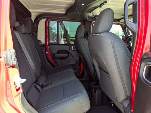 Used 2025 Jeep Gladiator Sport image 26