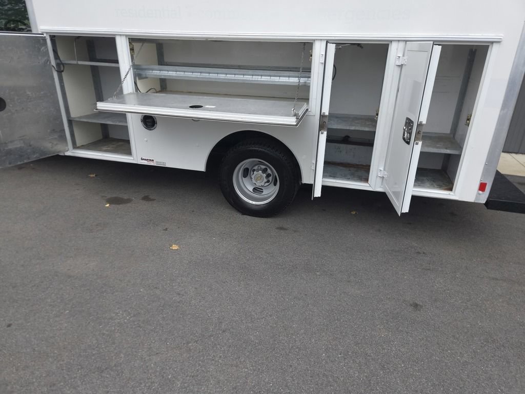 Used 2017 Chevrolet Express 3500 RWD image 4