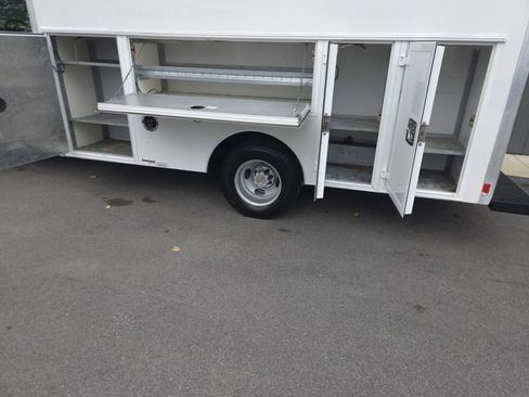 Used 2017 Chevrolet Express 3500 RWD image 4
