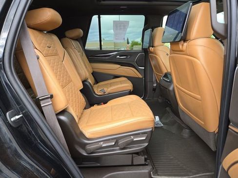 Used 2021 Cadillac Escalade Premium Luxury AWD/4WD image 38