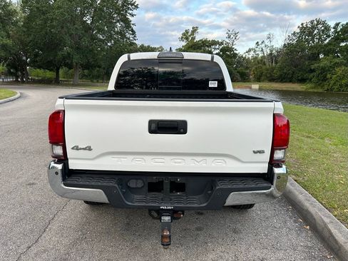 Used 2018 Toyota Tacoma SR5 image 4