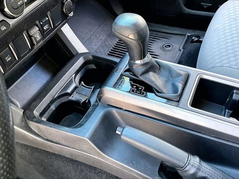 Used 2022 Toyota Tacoma SR5 AWD/4WD image 15