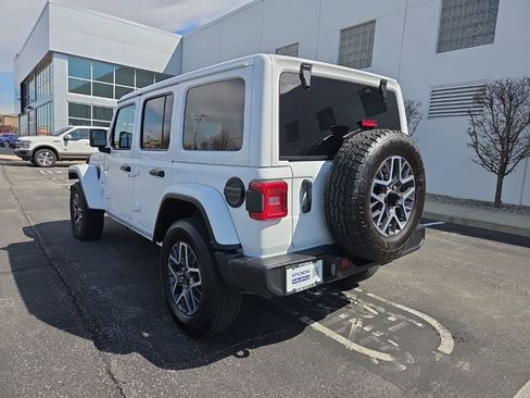 Used 2024 Jeep Wrangler Sahara AWD/4WD image 6
