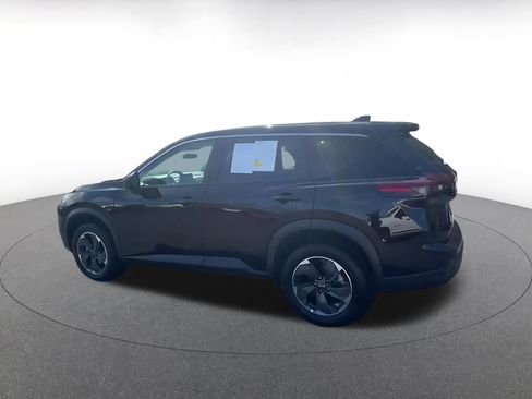 Used 2025 Nissan Rogue SV image 10