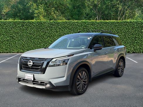 Used 2023 Nissan Pathfinder SL w/ SL Premium Package AWD/4WD image 8