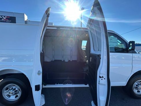 New 2025 Chevrolet Express 2500 RWD image 28