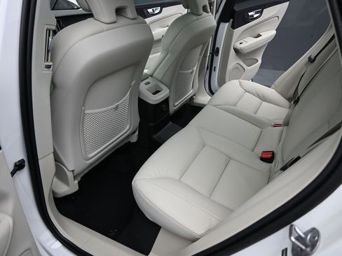 New 2025 Volvo XC60 T8 Core w/ Climate Package image 29