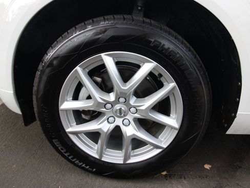 Used 2020 Volvo XC60 T5 Momentum image 31