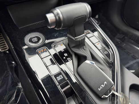 Certified 2025 Kia Niro EX Touring image 31