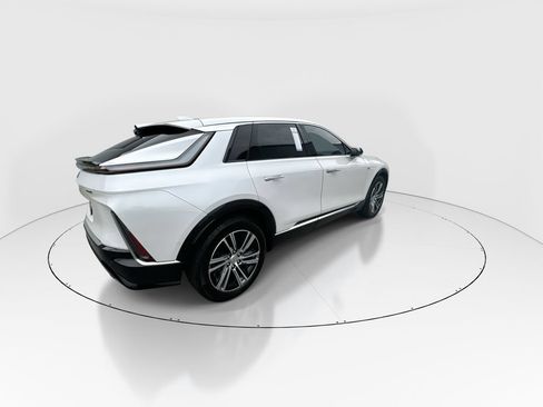Used 2025 Cadillac Lyriq Luxury RWD image 8