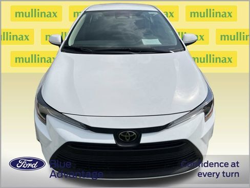 Used 2026 Toyota Corolla LE FWD image 2