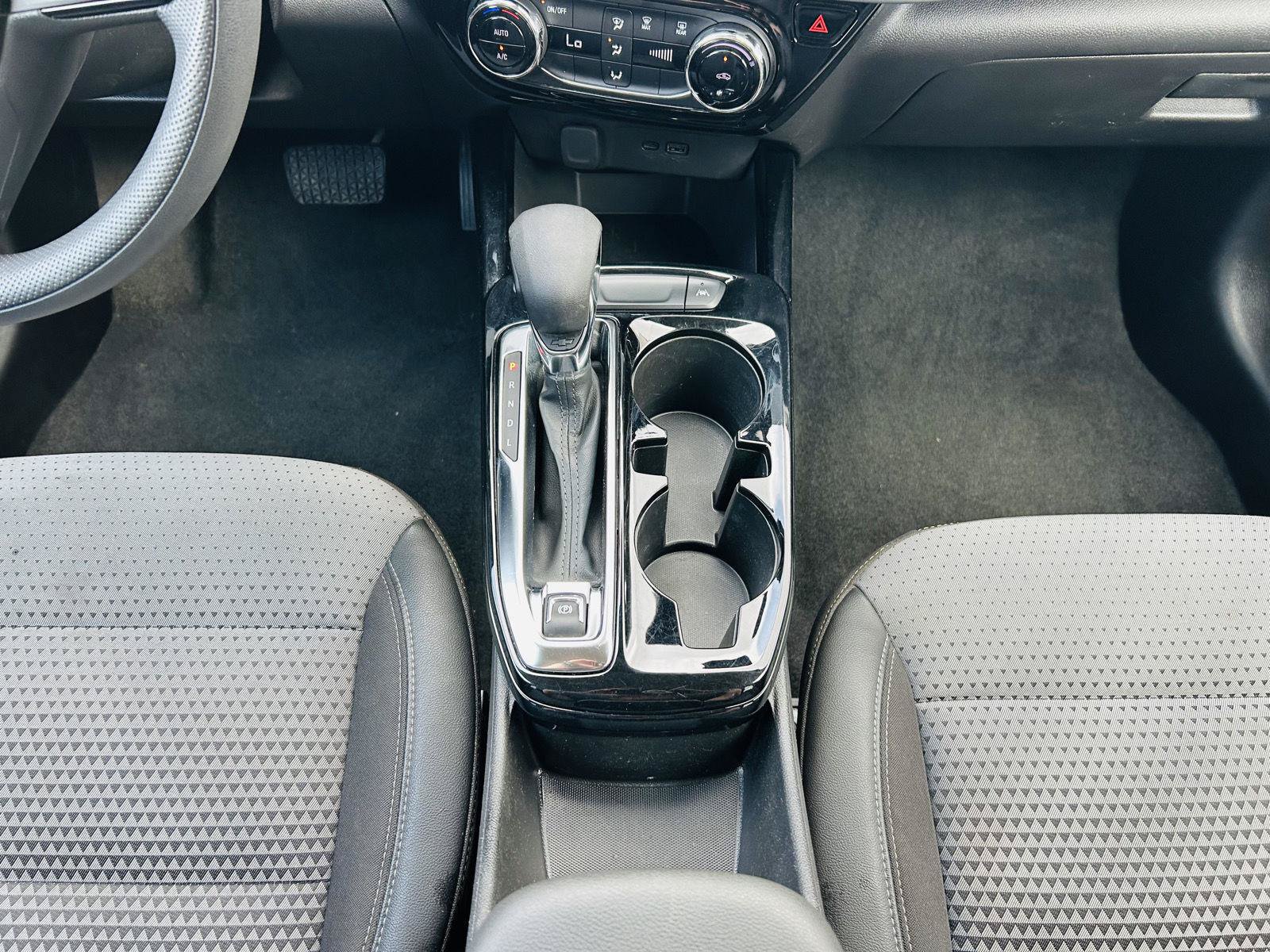 Used 2025 Chevrolet Trax LT FWD image 19